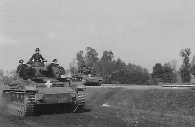 German_tanks_Panzer_IV_Ausf_C_near_Sochaczew_Poland_1939
